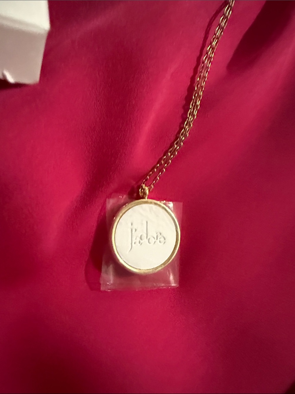 Dior J’adore Gold Necklace with Fragrance diffuser pendant - Picture 4 of 6